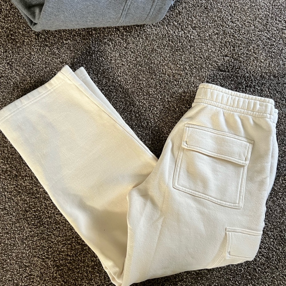 Aritzia tna cargo sweats size xs brand new